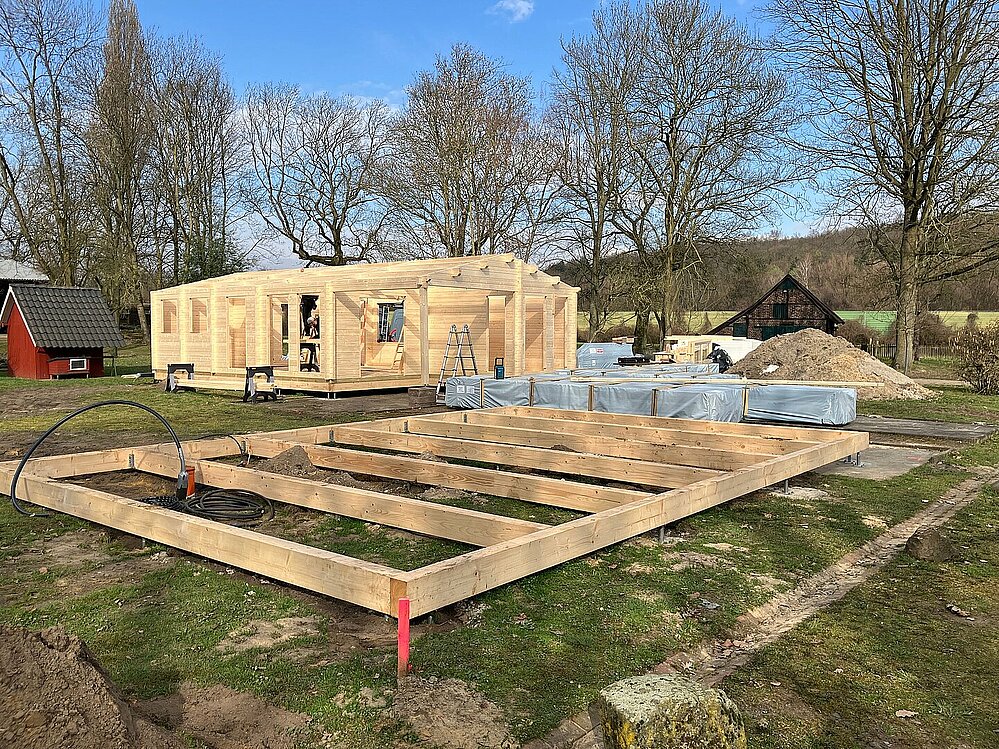 Außenansicht Blockbohlenhäuser